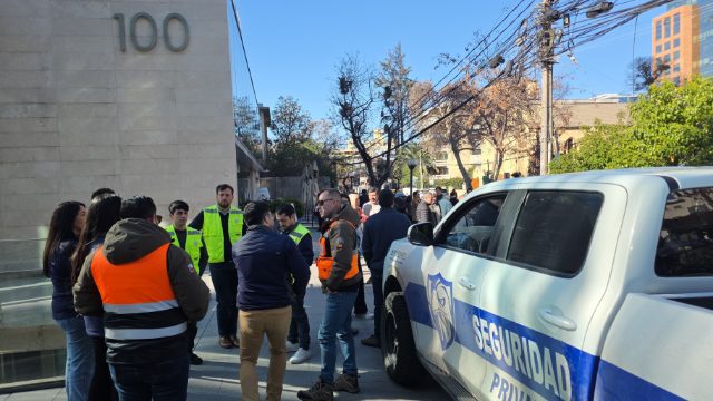 Guardia ASCOR Security en recepción corporativa